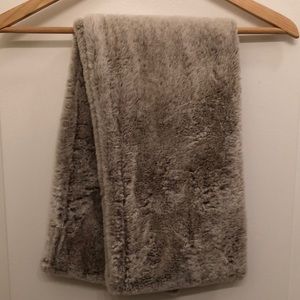 NWOT Soft faux fur circle scarf